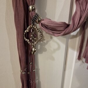 Elegant Mauve Women's Scarf with Silver Pendant